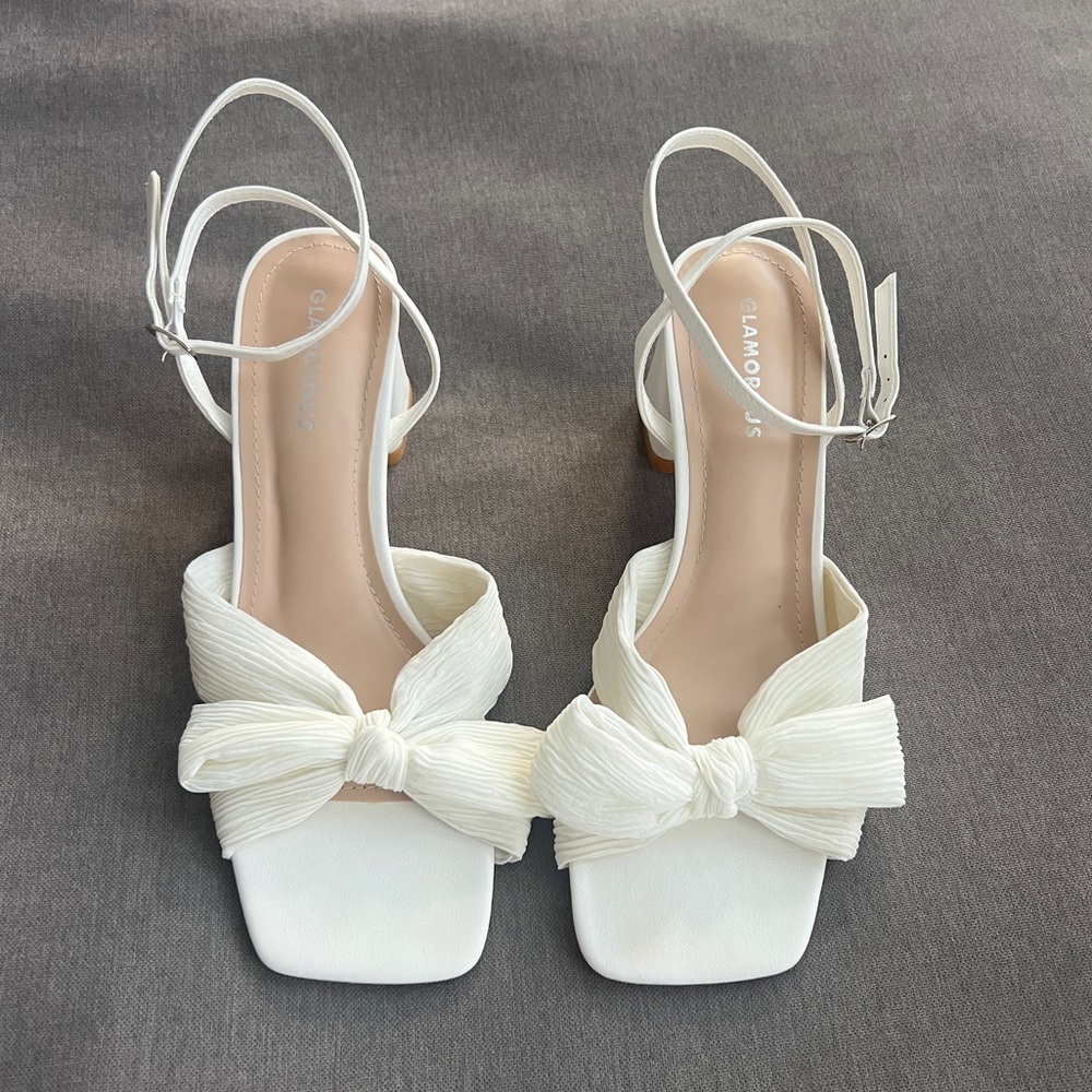Glamorous mid heel sandals with bow